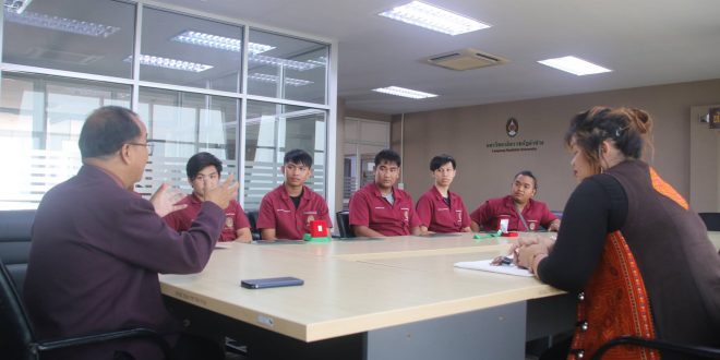 นักศึกษาสาขาวิชาเทคโนโลยีพลังงาน เข้าพบอธิการบดี เพื่อแสดงความยินดี