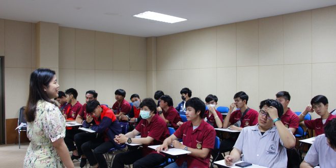 คณะเทคโนโลยีอุตสาหกรรม จัดอบรมภาษาอังกฤษ แก่นักศึกษาชั้นปีที่ 4