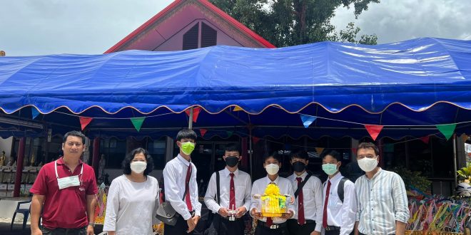 สาขาวิชาอุตสาหกรรมศิลป์ คณะเทคโนโลยีอุตสาหกรรม ร่วมสืบสานประเพณีถวายเทียนประจำพรรษากาล 2565 ณ วัดบ้านกาศเมฆ จ.ลำปาง